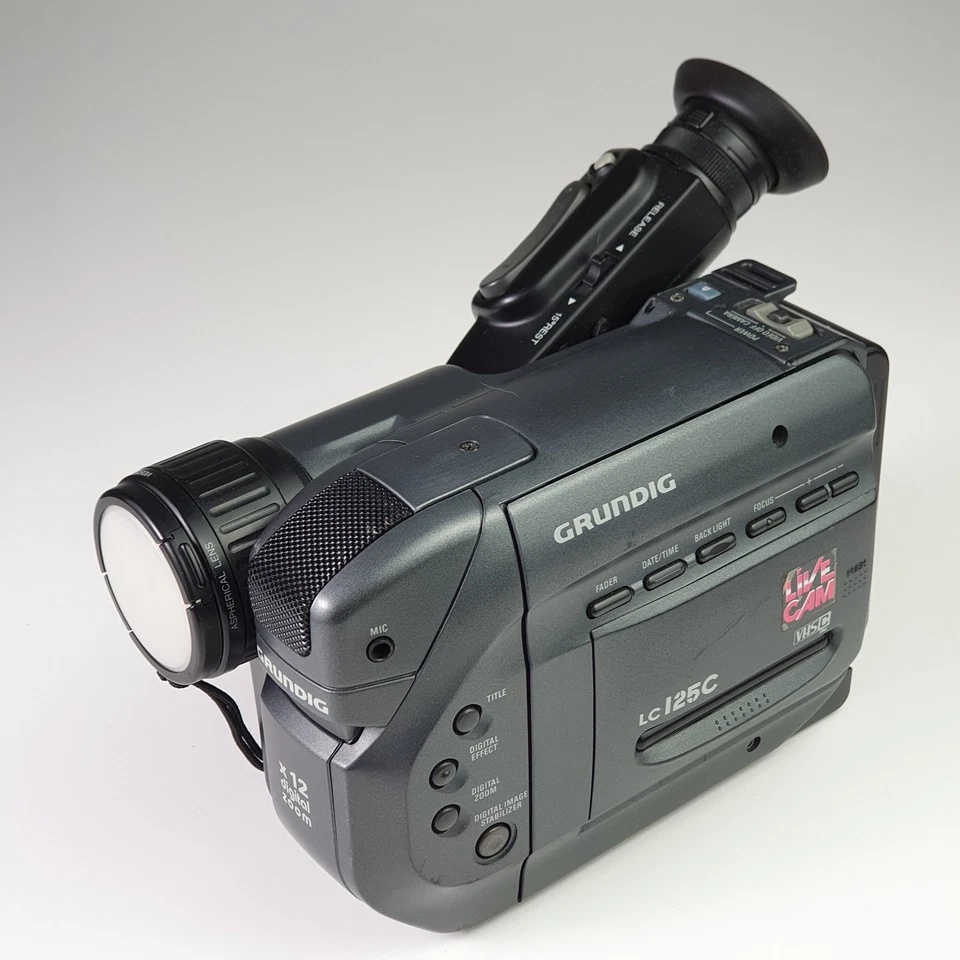 Bundle-Grundig LC125C VHSC Camcorder + Original Charger NA-75 + DC Cable - Japan - Imagen 1 de 4