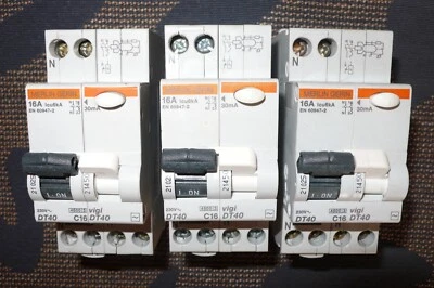DISJONCTEUR DIFFERENTIEL 16A 30mA MERLIN GERIN SCHNEIDER ELECTRIC 16 AMPERE DT40 - Photo 1/3