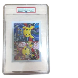 PSA 9 Tarjeta Postal Pokemon Centro Pokemon 20 Aniversario - Imagen 1 de 5