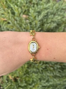 Vintage Y2k Gold Tone Elephant Ladies Dainty Watch Brooks & Bentley  - Picture 1 of 7
