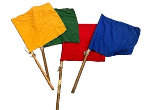 Juego de Bandera de Señal Original Militar Alemán BW Eje de Madera Rojo-Amarillo-Verde-Azul De Colección - Imagen 1 de 8