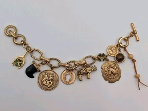 Pulsera vintage con dije de suerte 8 dijes temáticos de trébol de caballo asiático tono dorado 8,5" - Imagen 1 de 7