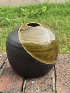 Vintage Studio Art Pottery Keramik Steingut Vase glasiert braun ca. 13 cm hoch - Bild 1 von 5