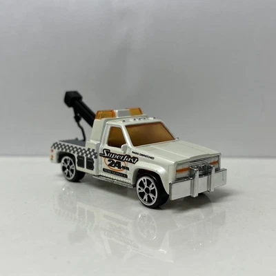 1987 87 GMC K10 Tow Truck Wrecker Collectible 1/64 Scale Diecast Diorama Model - Image 1 of 4