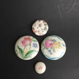 Atq Lot 4 Painted Floral Porcelain Buttons Molded Shank Peony Mismatched Cottage - Picture 1 of 15
