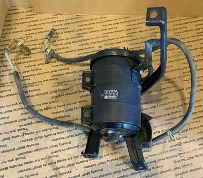 Bote de carbón de vapor de combustible Toyota Land Cruiser FZJ80 Lexus LX450 77740-60350 Foto 1 de 4