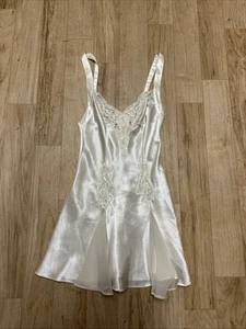 Negligee de satén nupcial vintage Victoria’s Secret lentejuelas marfil talla XS - Imagen 1 de 6