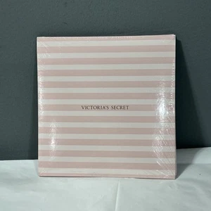 RARA confezione regalo shopping Victoria's Secret righe rosa e carta velina 8 1/4" 3f - Foto 1 di 4