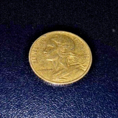 1984 France 5 Centimes Aluminum-Bronze CIRCULATED BUT IN GOOD CONDITION RARE - Image 1 of 2