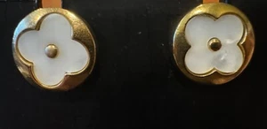 NEW Clover Pierced Stud Earrings Round Gold Plated Stainless Steel - Picture 1 of 1