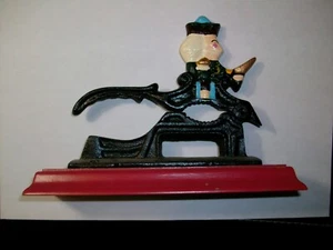 Vintage Painted Cast Iron Revolutionary War Soldier Nut Cracker Wooden Base - Picture 1 of 2