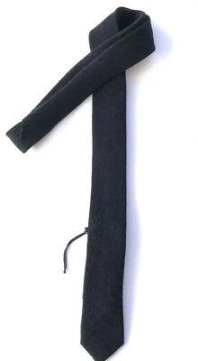 Corbata de cachemir/seda PRADA para hombre ~ azul marino ~ contemporánea 2-1/4” ~ nueva sin etiquetas Foto 1 de 4