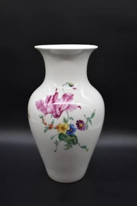 "Jarrón alemán de flores y mariposas pintadas a mano de 10 3/4" KPM Berlin - Imagen 1 de 9
