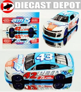 RICHARD PETTY FAMILY 75 YEARS OF RACING *DIAMOND* 1/24 ACTION - Picture 1 of 4