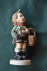Vintage Hummel Goebel Figur Dorfjunge mit Korb - Bild 1 von 7