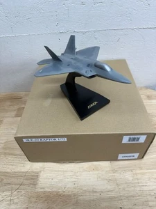 Avión Lockheed Martin Boeing F-22 Raptor modelo de exhibición de escritorio 1/72 de la USAF - Imagen 1 de 10