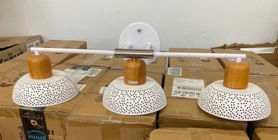 Arandela de parede 3 luzes, acento de madeira, abajur cúpula - Imagem 1 de 3