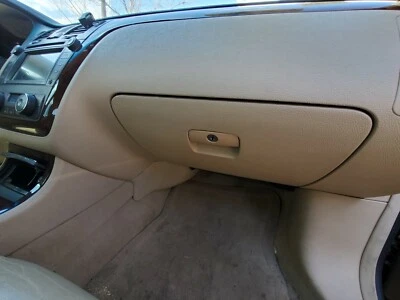 Cadillac DTS 2006 2007 2008 2009 2010 2011 GUANTERA BRONCEADA Foto 1 de 4