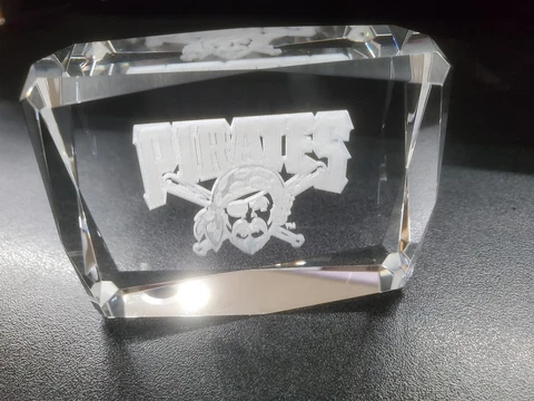 PITTSBURGH PIRATES MVP Crystal Display Paper Weight w/Case 3 1/4x 2 3/8x 1 1/4 Cover