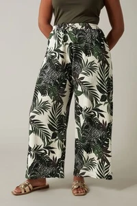 EVANS Plus Size Print Crepe Trousers - Picture 1 of 10