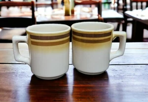 2 Buffalo USA verblasst gelb & braun Restaurant Geschirr Tassen Steinzeug D Griffe - Bild 1 von 7