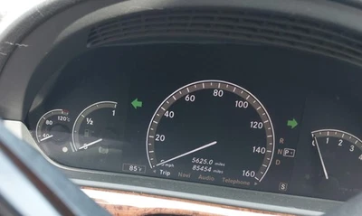 Grupo de medidores de velocímetro clase S 2007-2008 85 k millas Mercedes-Benz Foto 1 de 4