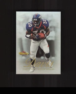 2000 Fleer Showcase #37 Terrell Davis Football Card Denver Broncos - Picture 1 of 2