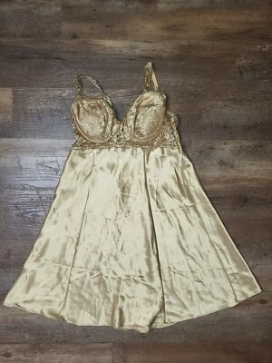 Camisola/slip/vestido vintage Victoria's Secret dourado tamanho M com aro levemente acolchoado - Imagem 1 de 4