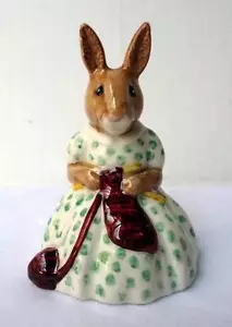 1974 BUNNYKINS BUSY NEEDLES DB10 FIGURINE ROYAL DOULTON #28 - Picture 1 of 3