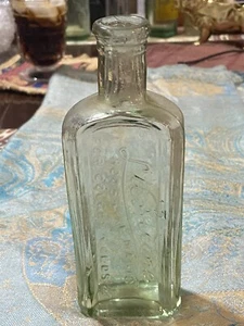 Süßholz "Wirkt wie Magie" bei Husten und Erkältungen - antike Flasche  - Bild 1 von 8