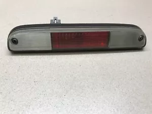 2003-2007 3a lámpara de luz de freno de montaje alto Ford Super Duty F-250 fabricante de equipos originales de fábrica - Imagen 1 de 6