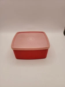 Vintage Tupperware Bowl With Lid 5x4.5x2 Inches Nice Condition LOOK - Picture 1 of 5