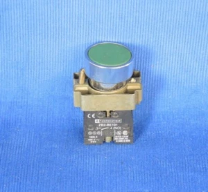 Interruptor de botón momentáneo Telemecanique con 1 x ZB2-BE101 NO o ZB2-BE102 NC - Imagen 1 de 3