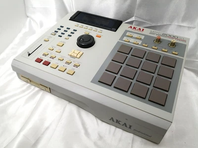 JUNK Akai MPC2000XL Sampling Drum Machine Pro Music Equipment JUNK - Image 1 of 4