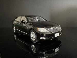 Lexus LS460 2010 schwarz 1/18 Norev "lesen" - Bild 1 von 18