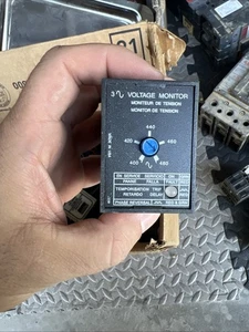 Monitor di tensione ABB SSAC Littelfuse PLM9405 - Foto 1 di 3