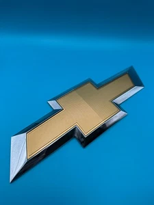 OEM 2014 - 2019 CHEVY SILVERADO TAILGATE EMBLEM GOLD BOW TIE 22786435 23463809 - Picture 1 of 6