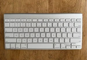 NICE! Apple Bluetooth Wireless Keyboard A1314 - Bild 1 von 17