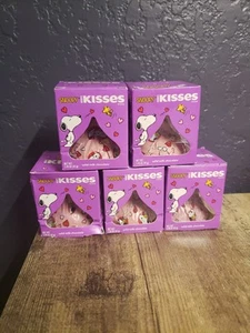Lot of 5 HERSHEY'S Medium Valentine Snoopy Milk Chocolate Kiss Kisses 1.45oz - Imagen 1 de 3
