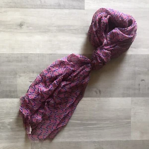 Ugg Silk Square Scarf 50” x 50” - Picture 1 of 3