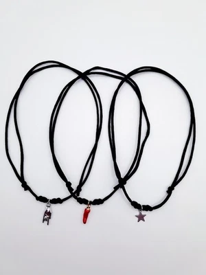 Collana choker cordino nylon nero ciondolo mano corna peperoncino stella unisex - Immagine 1 di 2