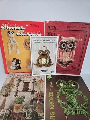 Lote De Colección De 5 Folletos Ilustrados Macramé Patrón Manuales De Instrucciones Artesanía  Foto 1 de 4