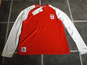MAGLIETTA A MANICHE LUNGHE NUOVA CON ETICHETTE BIANCA ROSSA ENGLAND 2010 COPPA DEL MONDO CALCIO 42" - Foto 1 di 2