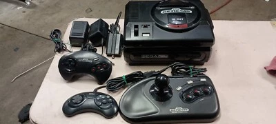 Sega Genesis y Sega CD Modelo 1 Paquete y Más Foto 1 de 4