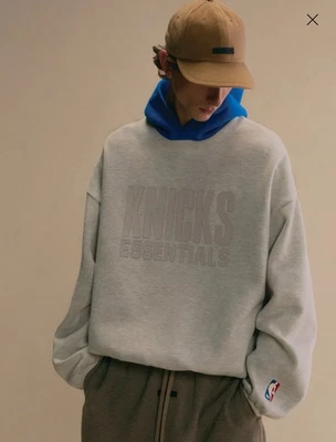 Sudadera con Capucha Fear Of God Essentials X NBA New York Knicks Para Hombre Talla XL Gris Azul Nueva Foto 1 de 4