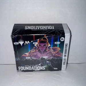Magic: The Gathering Foundations - Exhibición de refuerzo de coleccionista - Fundaciones (FDN) - Imagen 1 de 5