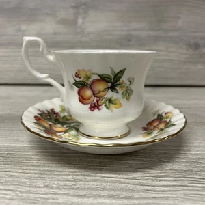 Royal Albert Peaches & Berries Teacup & Saucer Set Bone China England (E4) - Picture 1 of 10