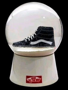 Vans "Off The Wall" Sammlerstück Schneekugel mit Miniatur Sk8-Hi Schuh 6 Zoll - Bild 1 von 3