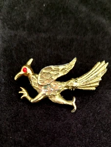 VTG Roadrunner Pin Brooch Gold Color Red Gemstone Eye Nearly 2 inch Long - Picture 1 of 4
