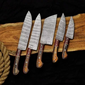 KUNDENSPEZIFISCH HANDGEFERTIGT 5-TEILIGES KÜCHEN-KOCHMESSER-SET AUS DAMASTSTAHL - Bild 1 von 5